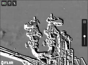 Les pompes à digestat, comme celle visible dans cette vidéo d'imagerie optique des gaz, acheminent les biomatériaux vers des digesteurs anaérobies. Le matériau étant en fermentation, le risque de fuite de méthane est élevé. Visualisation réalisée à l'aide d'une FLIR Gx320 avec son mode haute sensibilité breveté FLIR activé.